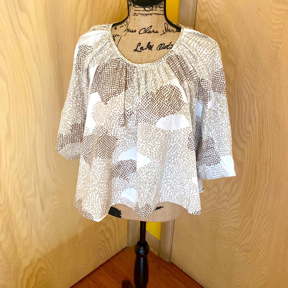 Asymmetric top. Hi low. White. Tan. Brown.